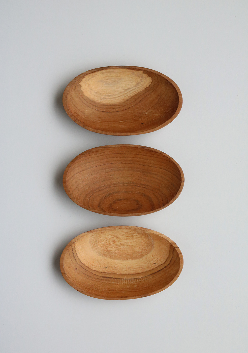 Oval wood dish