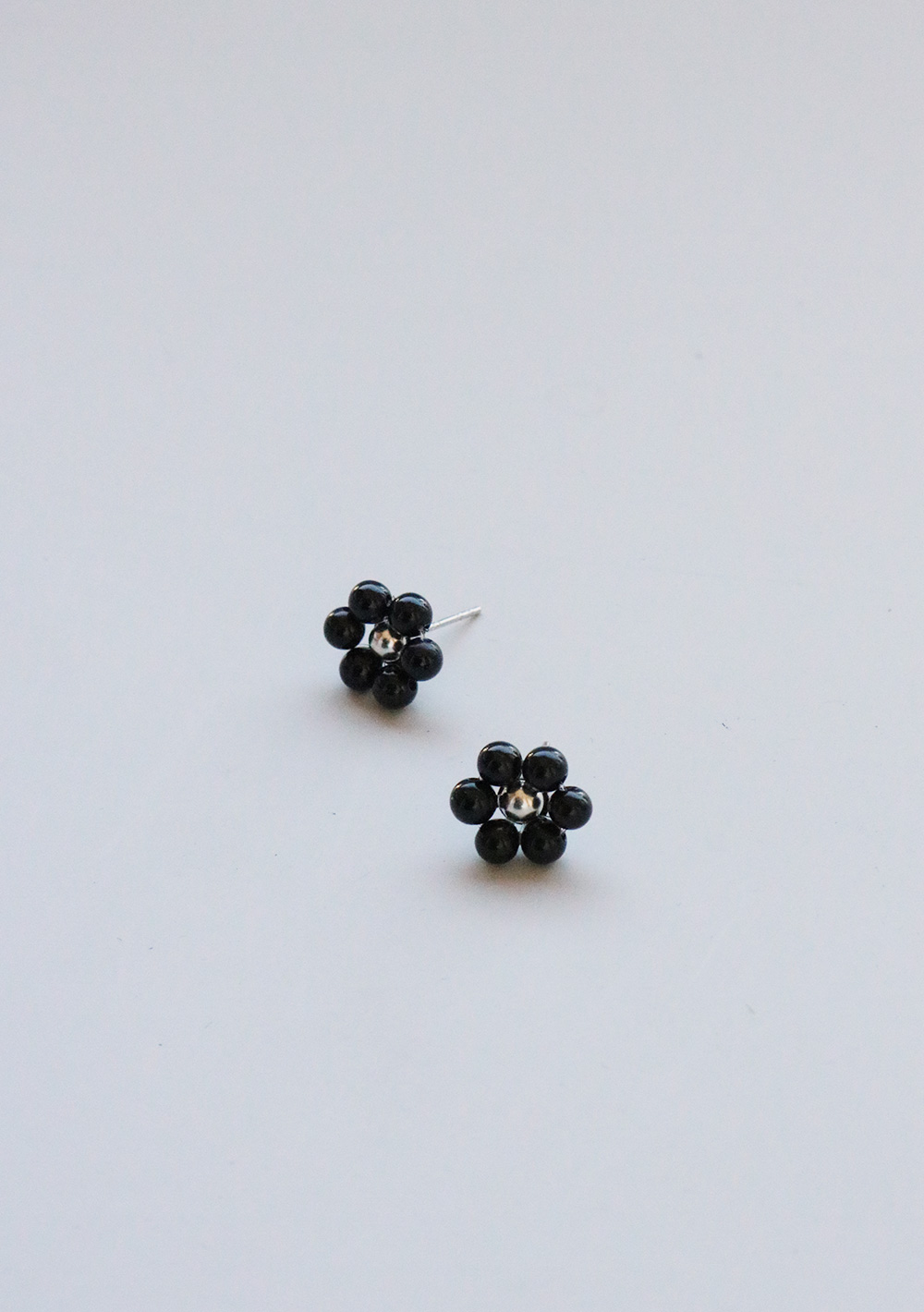 Remember,me Earring047 &quot;circle flower&quot;_silver &amp; black
