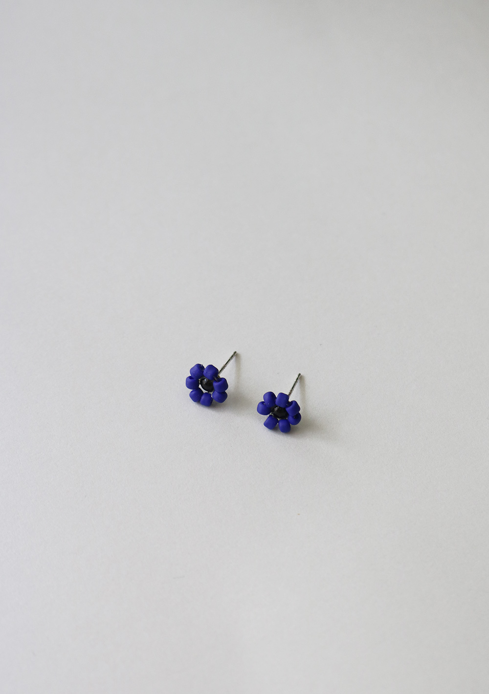 REFRESH ME EARRING 002 small FLOWER &quot; NAVY &amp; BLACK &quot;